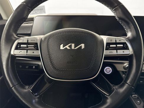 Used 2024 Kia Telluride EX w/ EX Captain's Chair Package AWD/4WD image 17