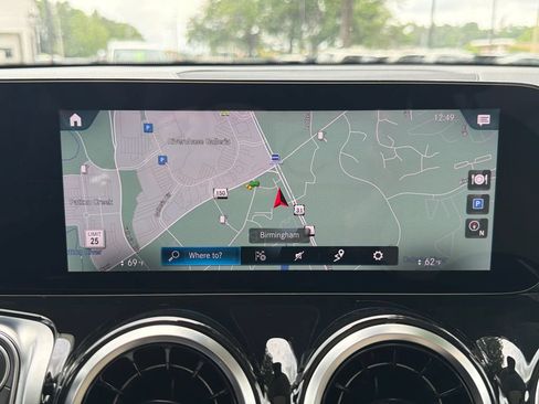Used 2022 Mercedes-Benz GLB 250 w/ Premium Package image 8