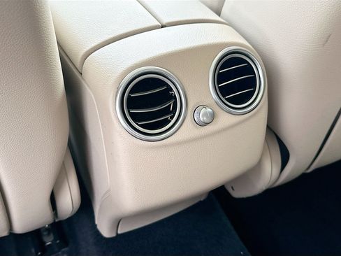 Used 2018 Mercedes-Benz GLC 300 image 24