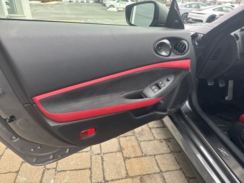 Used 2024 Nissan Z Performance w/ Floor Mat Package image 13