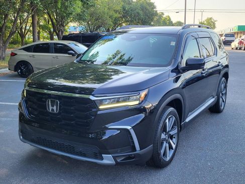 Used 2025 Honda Pilot Elite image 7