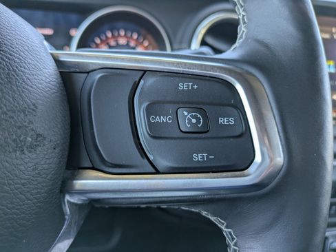 Used 2019 Jeep Wrangler Unlimited Sahara image 18