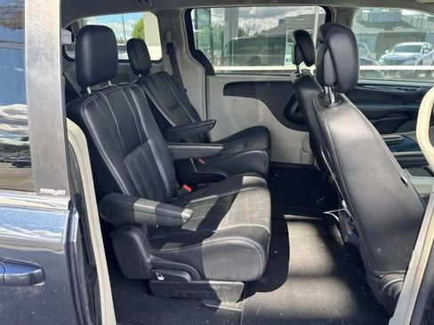 Used 2014 Chrysler Town & Country Touring FWD image 6