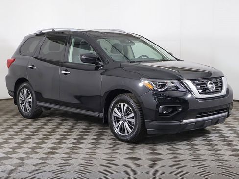Used 2020 Nissan Pathfinder S image 2