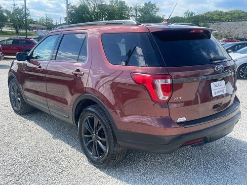Used 2018 Ford Explorer XLT w/ Equipment Group 202A AWD/4WD image 3