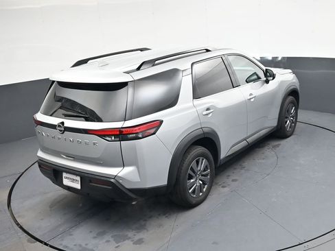 Used 2025 Nissan Pathfinder SV image 31