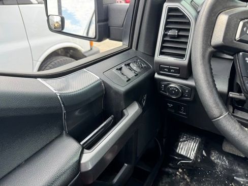 Used 2019 Ford F150 XLT w/ Equipment Group 302A Luxury AWD/4WD image 31