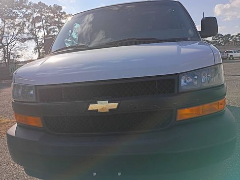 Used 2022 Chevrolet Express 2500 w/ Driver Convenience Package RWD image 2