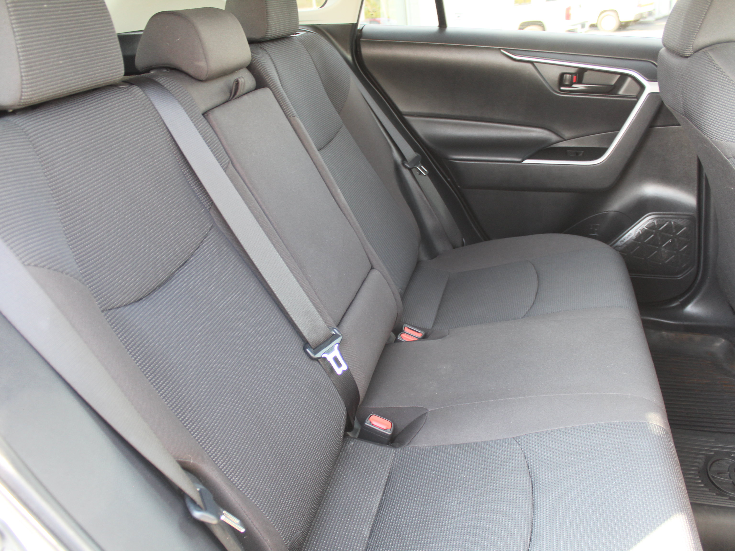 Used 2021 Toyota RAV4 LE AWD/4WD image 24
