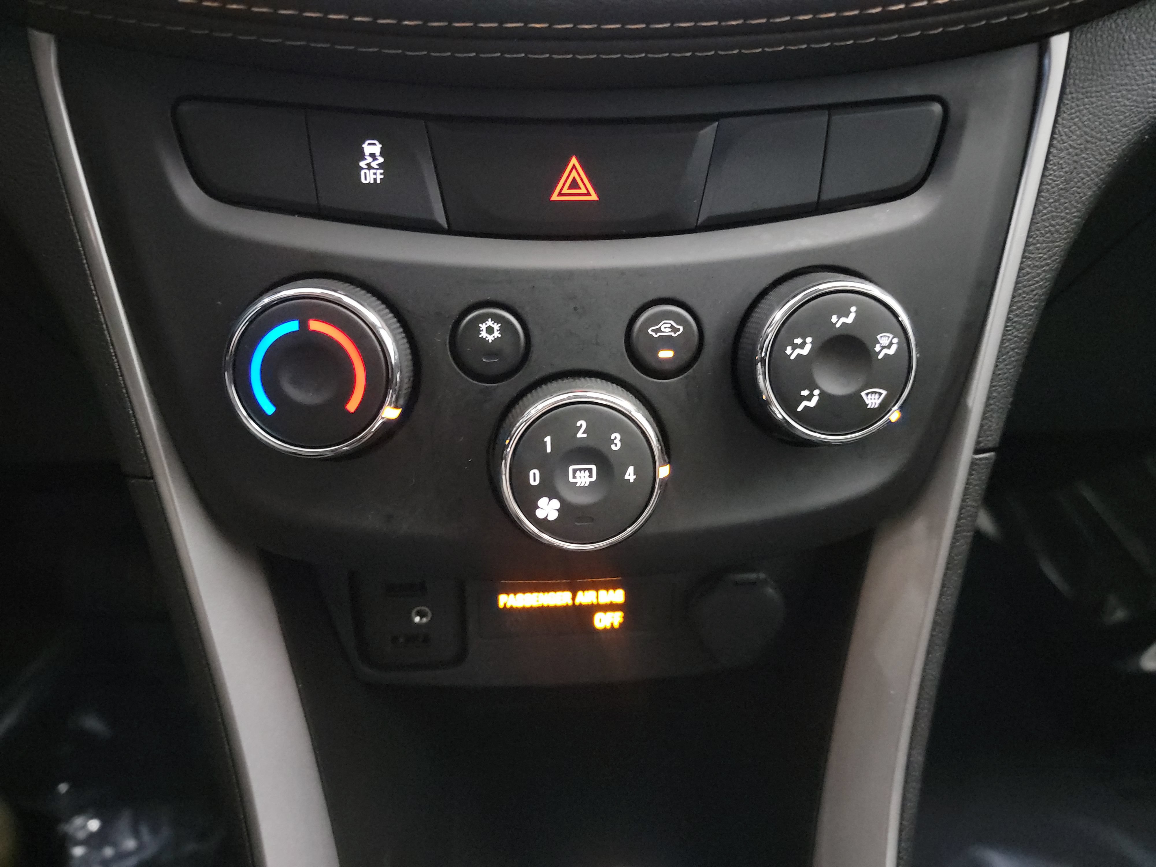 Used 2022 Chevrolet Trax LT w/ LT Convenience Package AWD/4WD image 21