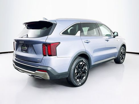 Used 2024 Kia Sorento S image 9