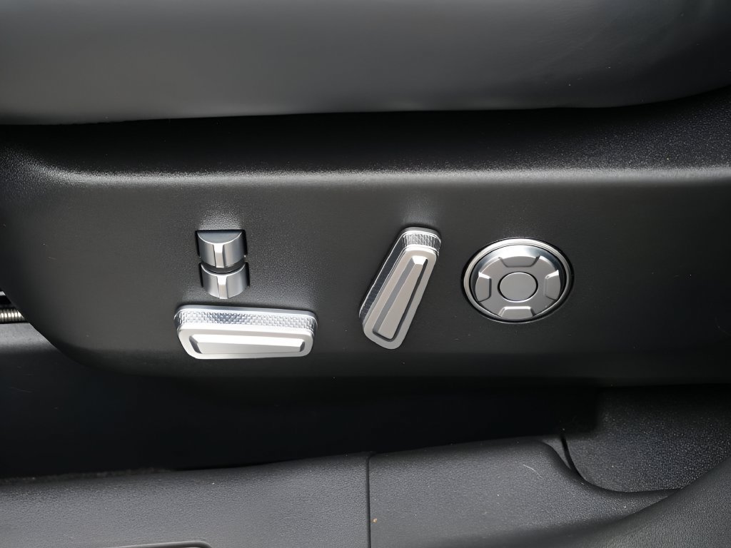Used 2025 Lincoln Nautilus Reserve AWD/4WD image 16