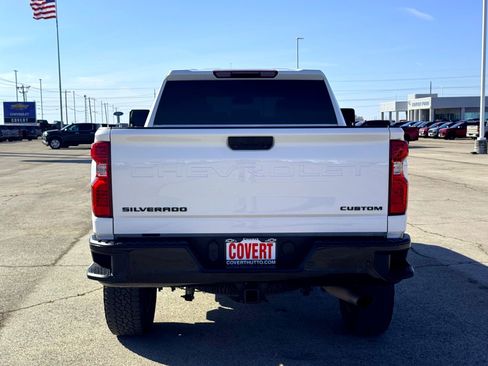 Used 2024 Chevrolet Silverado 2500 Custom w/ Custom Value Package image 8