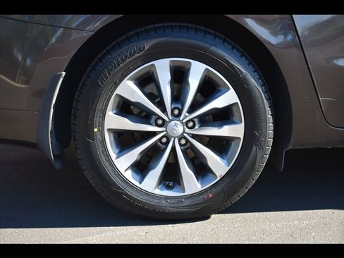 Used 2016 Kia Sedona SX image 39