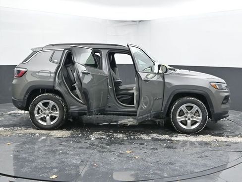 Used 2024 Jeep Compass Latitude image 56