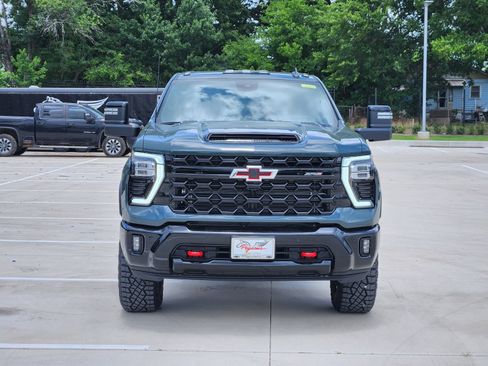 New 2026 Chevrolet Silverado 2500 ZR2 AWD/4WD image 6