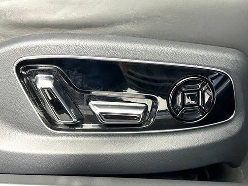 Used 2023 Audi A8 L 3.0T AWD/4WD image 12