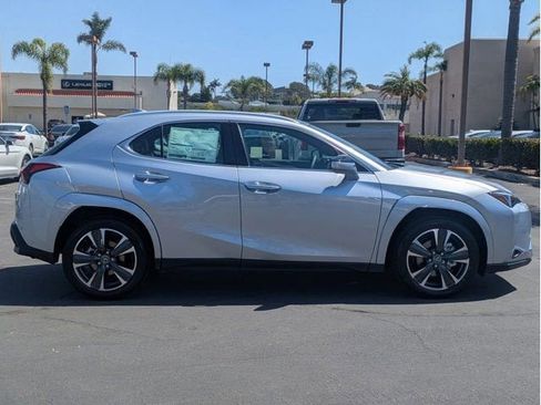 New 2026 Lexus UX 300h FWD image 4