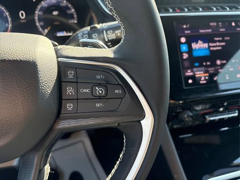 New 2026 Jeep Grand Cherokee L Laredo image 24