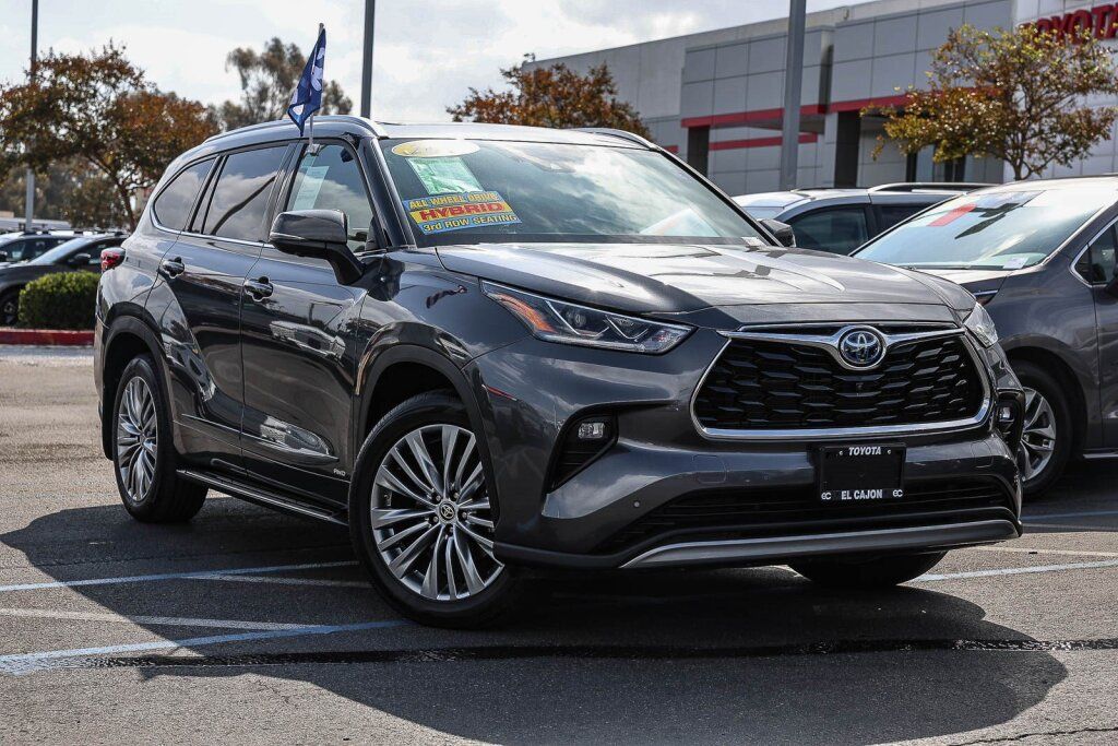 Used 2023 Toyota Highlander Platinum AWD/4WD image 1