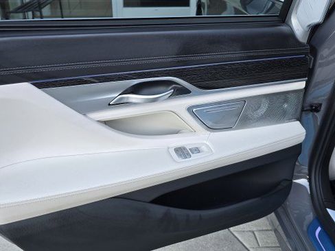 Used 2021 BMW 750i xDrive w/ Executive Package image 20