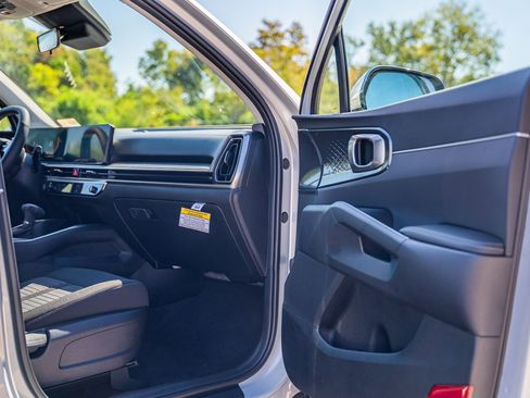 New 2026 Kia Sorento LX FWD image 8