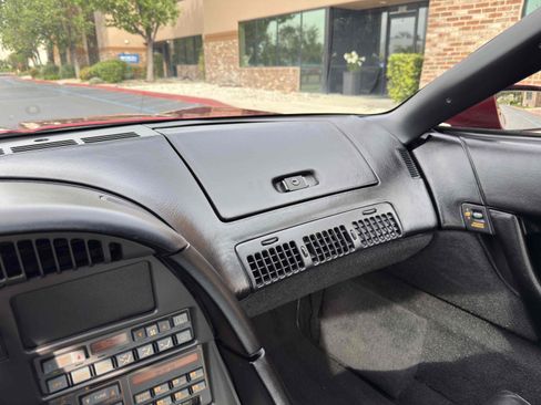 Used 1990 Chevrolet Corvette Coupe image 81