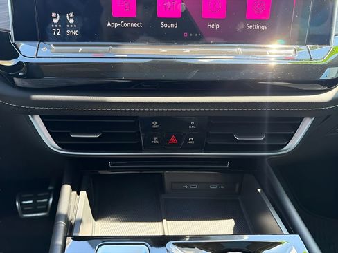 Used 2024 Volkswagen Atlas SEL Premium R-Line AWD/4WD image 19