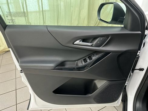 Certified 2025 Chevrolet Equinox LT FWD image 31