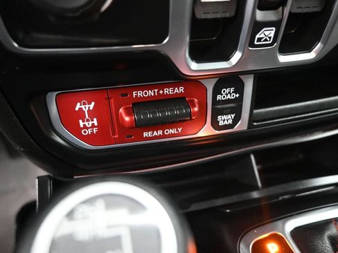 Used 2023 Jeep Gladiator Rubicon AWD/4WD image 18