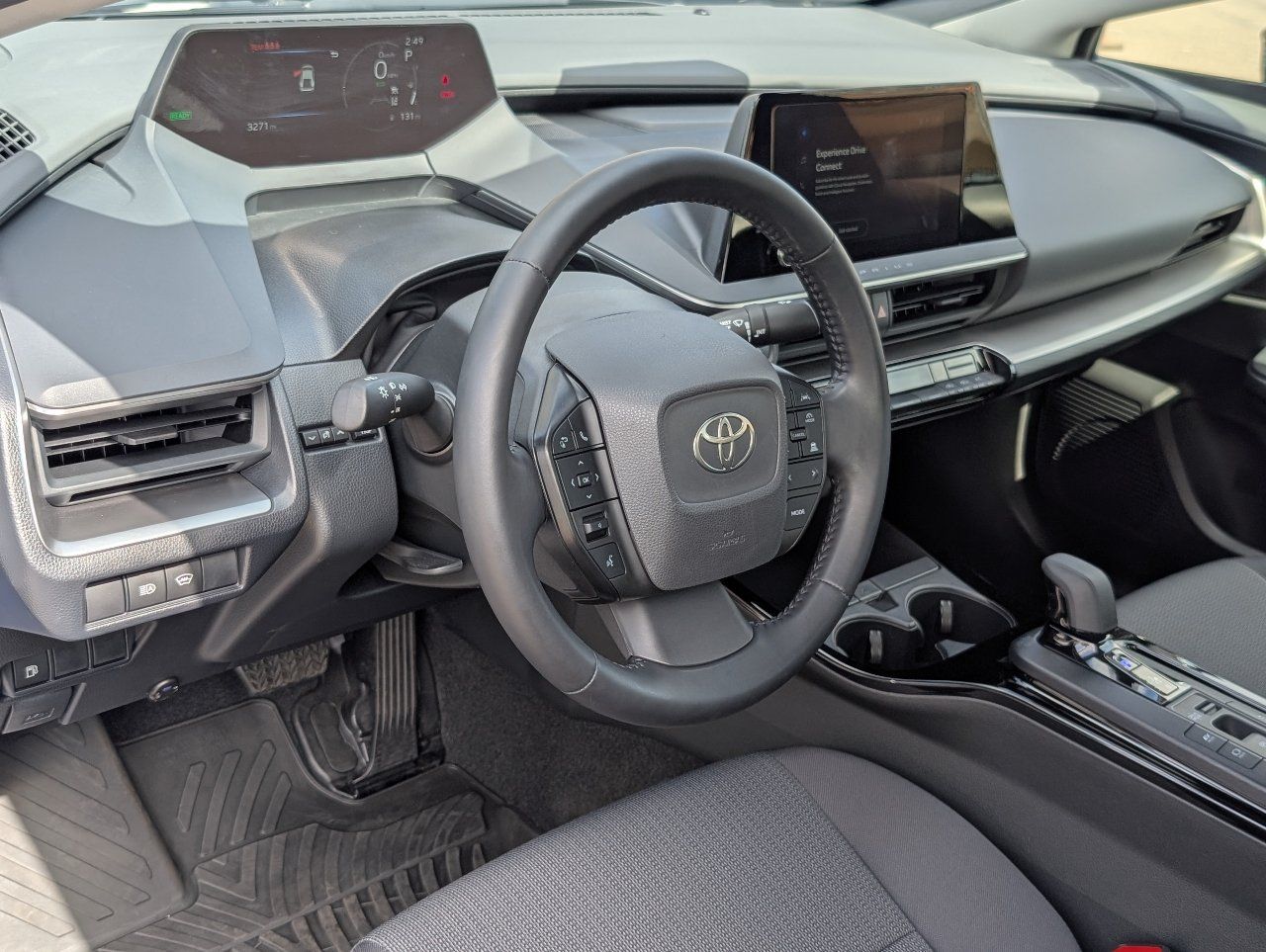 Used 2025 Toyota Prius LE FWD image 14