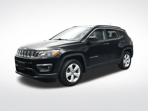 Used 2018 Jeep Compass Latitude w/ Cold Weather Group image 8