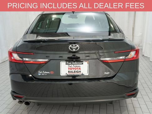 Used 2025 Toyota Camry SE FWD image 4
