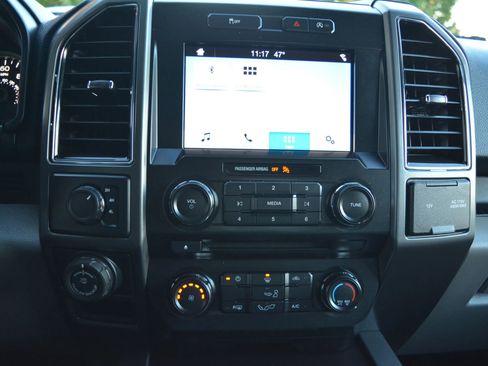 Used 2018 Ford F150 XLT w/ Trailer Tow Package image 24