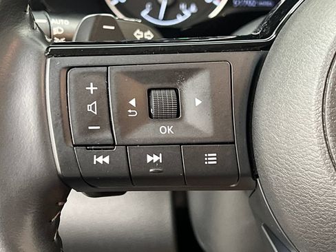 Used 2025 Nissan Pathfinder SL FWD image 49