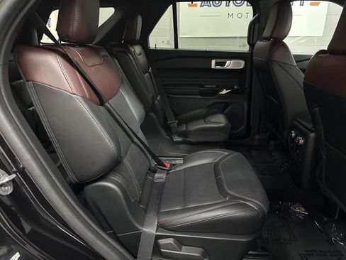 Used 2024 Ford Explorer Platinum w/ Technology Package image 37