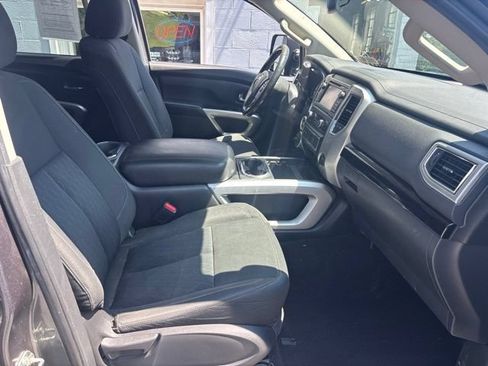 Used 2017 Nissan Titan SV AWD/4WD image 9
