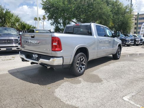 Used 2025 RAM 1500 Laramie AWD/4WD image 4