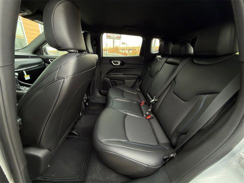 New 2026 Jeep Compass Latitude image 20