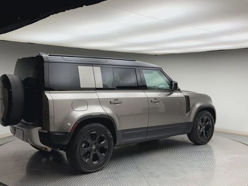 Used 2025 Land Rover Defender 110 S AWD/4WD image 2