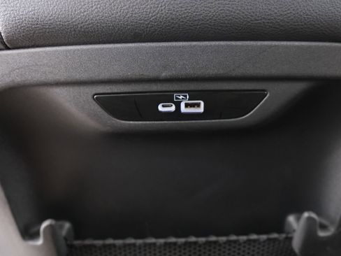 Used 2022 Chrysler Pacifica Touring-L FWD image 32