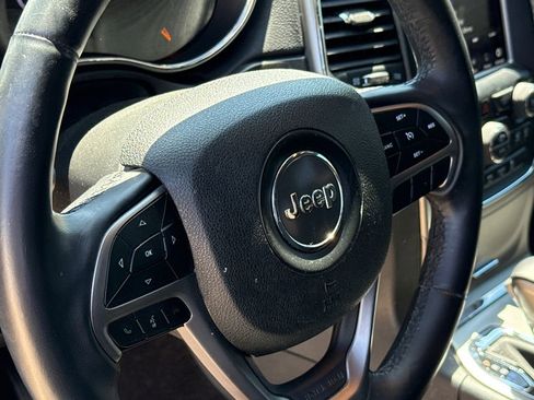 Used 2018 Jeep Grand Cherokee Laredo image 24