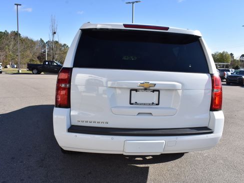 Used 2019 Chevrolet Suburban LT image 8