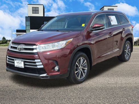 Used 2018 Toyota Highlander XLE image 5