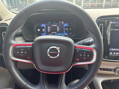 Used 2023 Volvo XC40 B5 Ultimate w/ Protection Package Premier AWD/4WD image 2