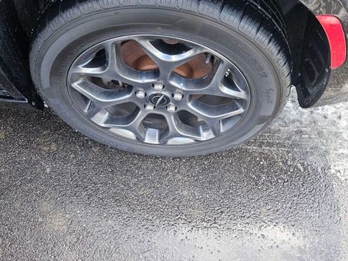 Used 2018 Chrysler 300 S w/ 300S Premium Group image 10