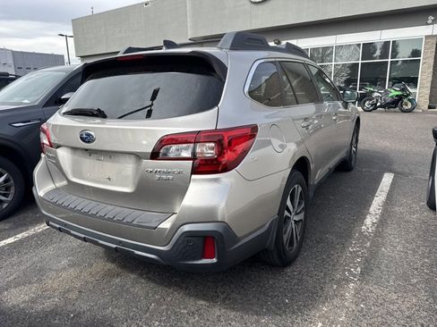 Used 2018 Subaru Outback 3.6R Limited image 5