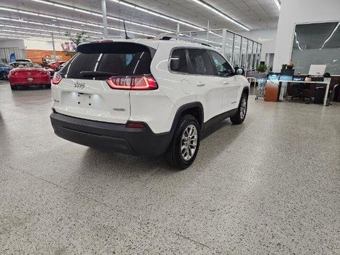 Used 2019 Jeep Cherokee Latitude Plus w/ Cold Weather Group AWD/4WD image 4
