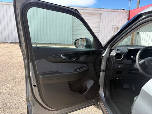 Used 2025 Chevrolet TrailBlazer LT image 32