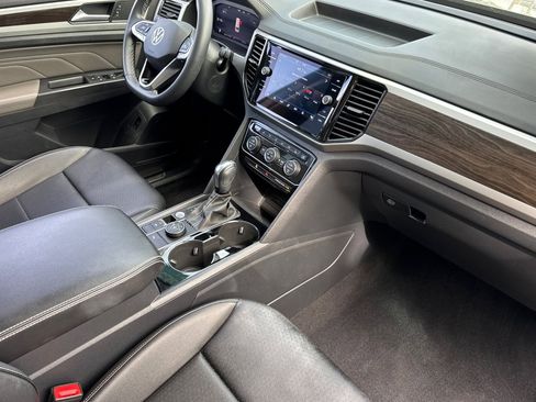 Used 2023 Volkswagen Atlas SE w/ Panoramic Sunroof Package image 17